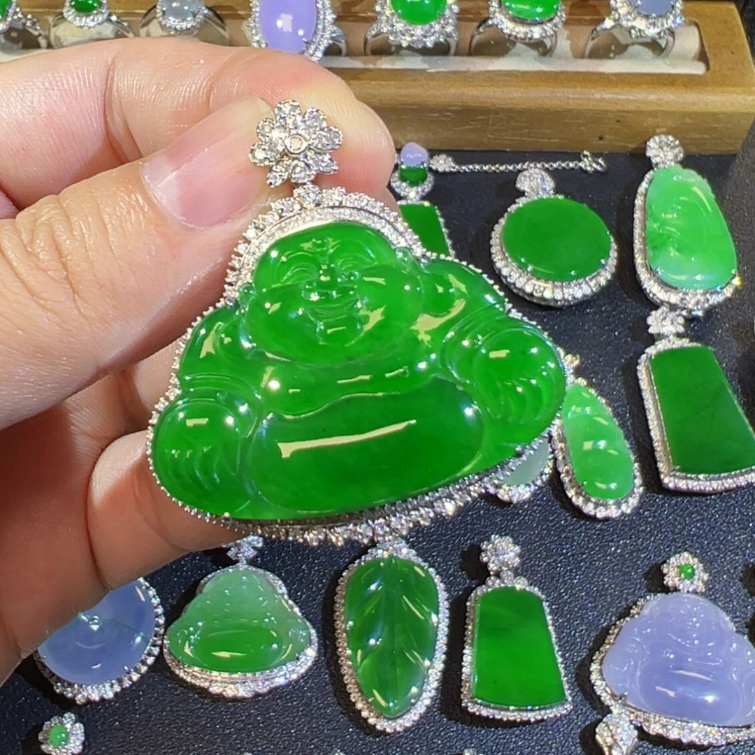 翡翠18K金镶嵌颈饰