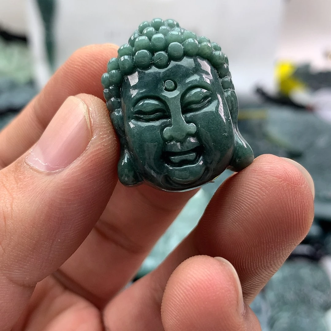 翡翠未镶嵌颈饰佛头