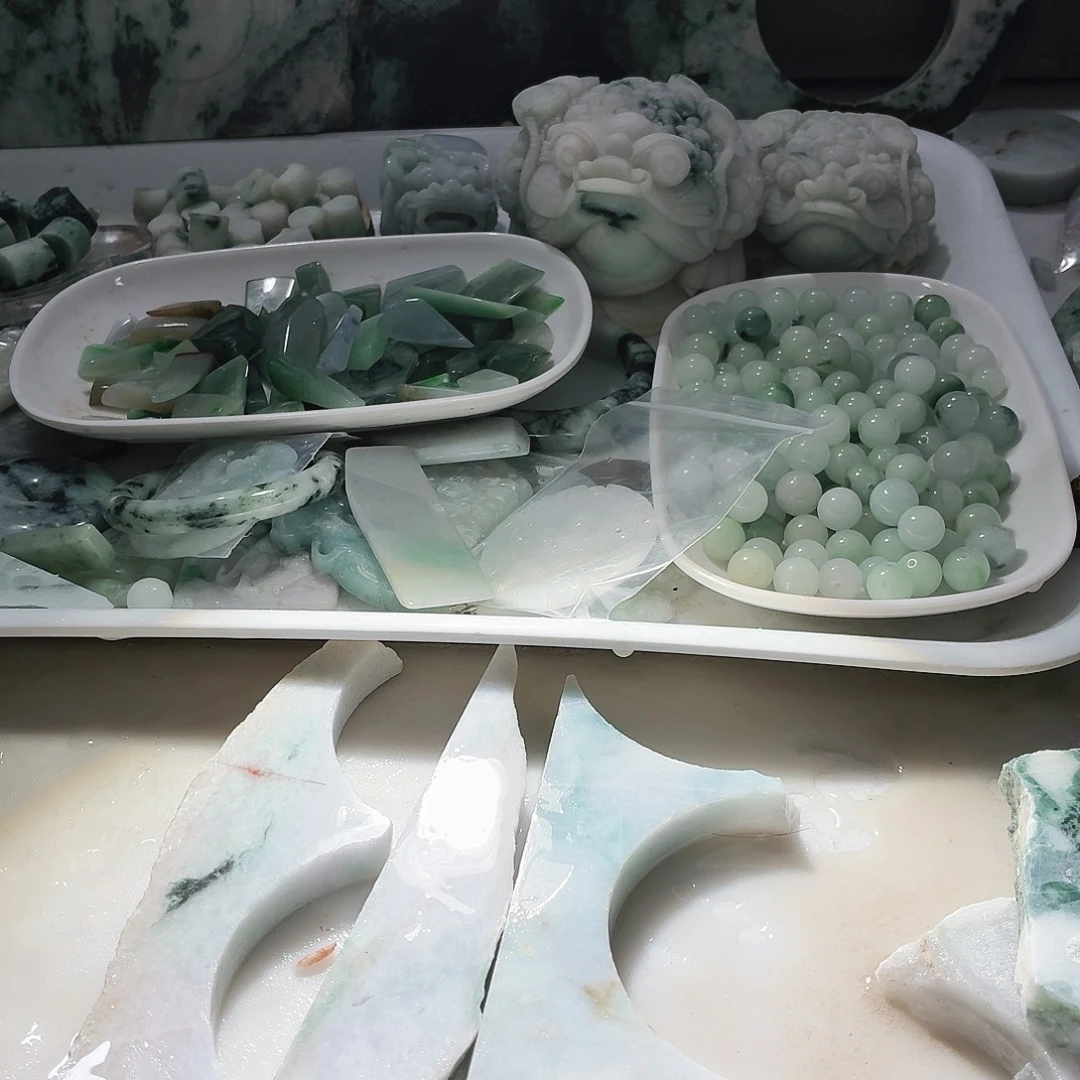 翡翠未镶嵌颈饰边角料