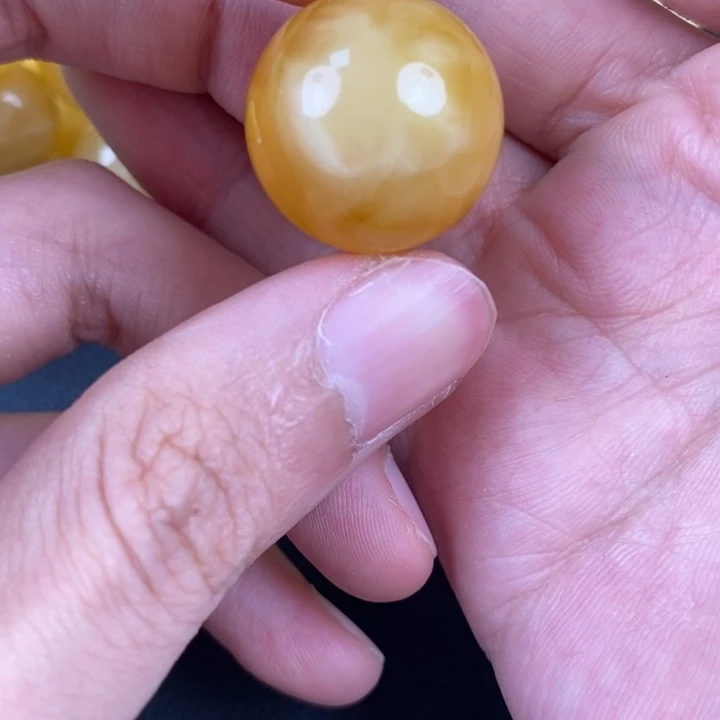 未镶嵌琥珀裸石微瑕54