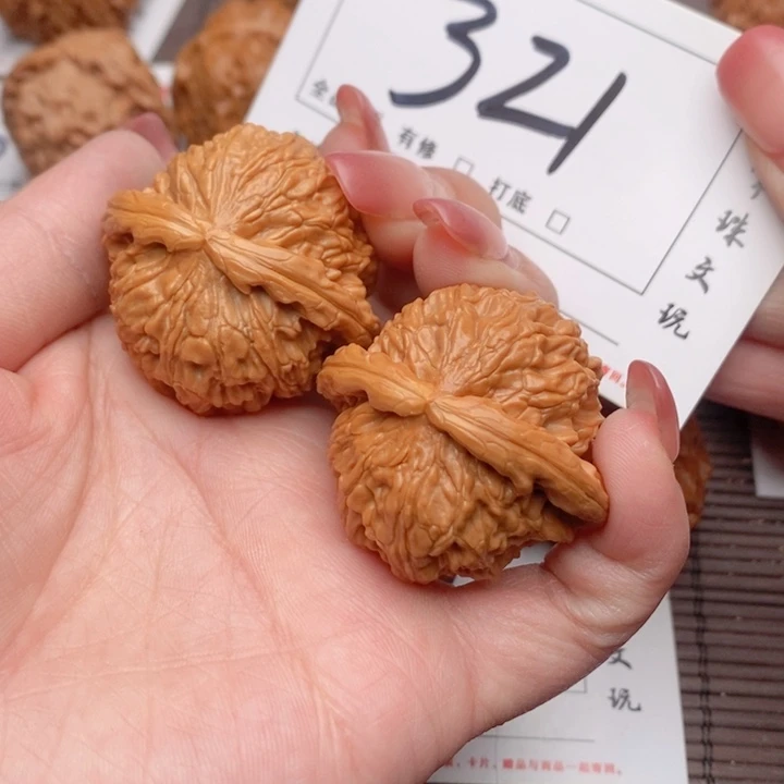 文玩核桃吊坠40白狮子321
