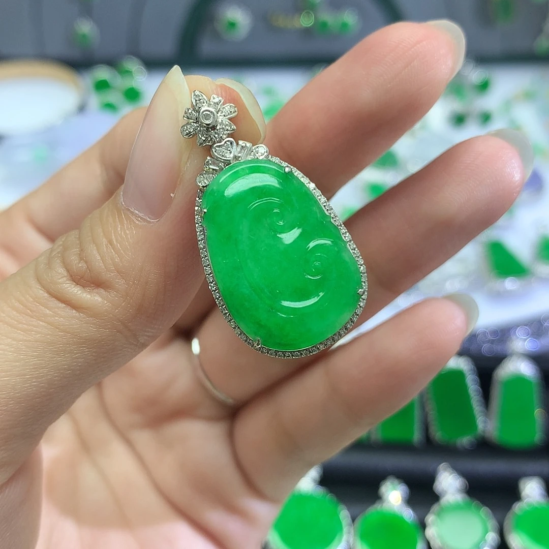 吊坠(不含链)18K金镶嵌翡翠?*娜
