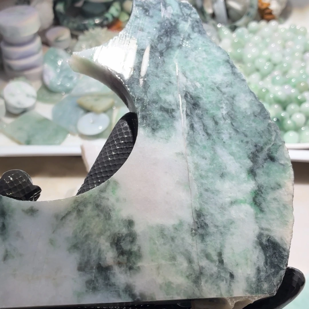 翡翠未镶嵌颈饰边角料