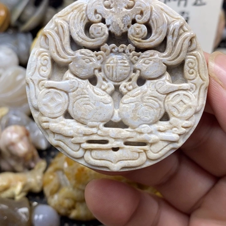 硅化珊瑚（珊瑚玉）未镶嵌颈饰