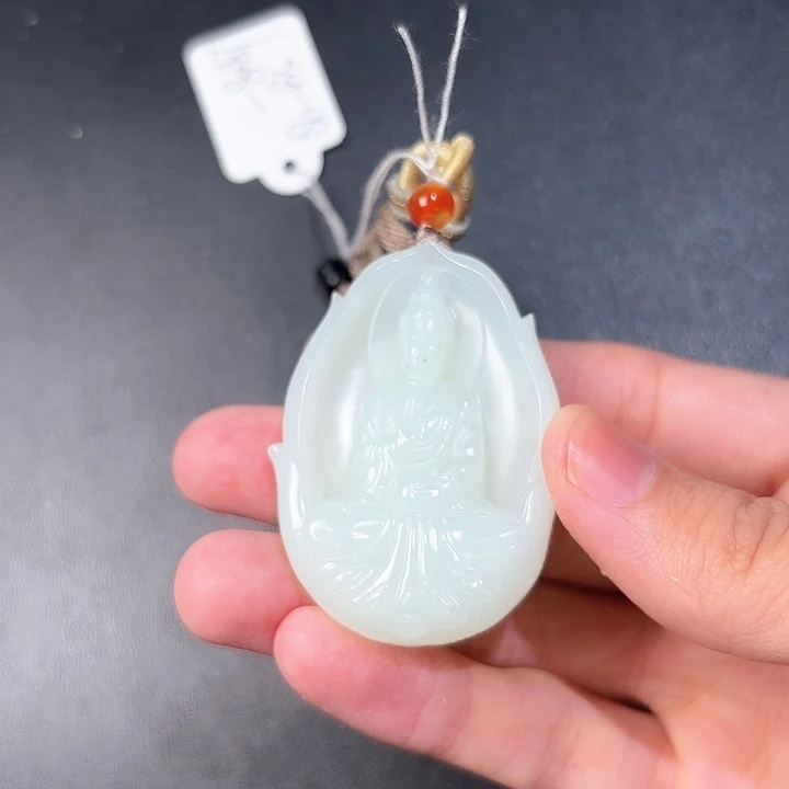 和田玉挂件未镶嵌哈*?