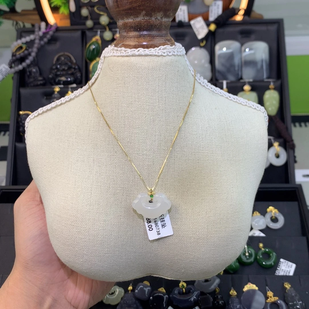 和田玉18K金镶嵌吊坠(赠链)