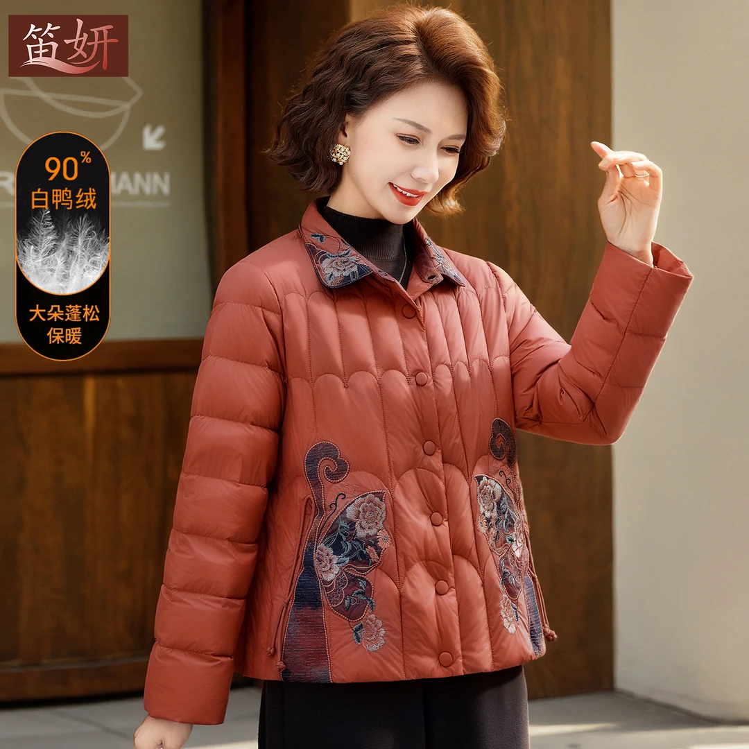 妈妈羽绒服冬装外套2025新款中老年人秋冬轻便小棉袄洋气上衣服女