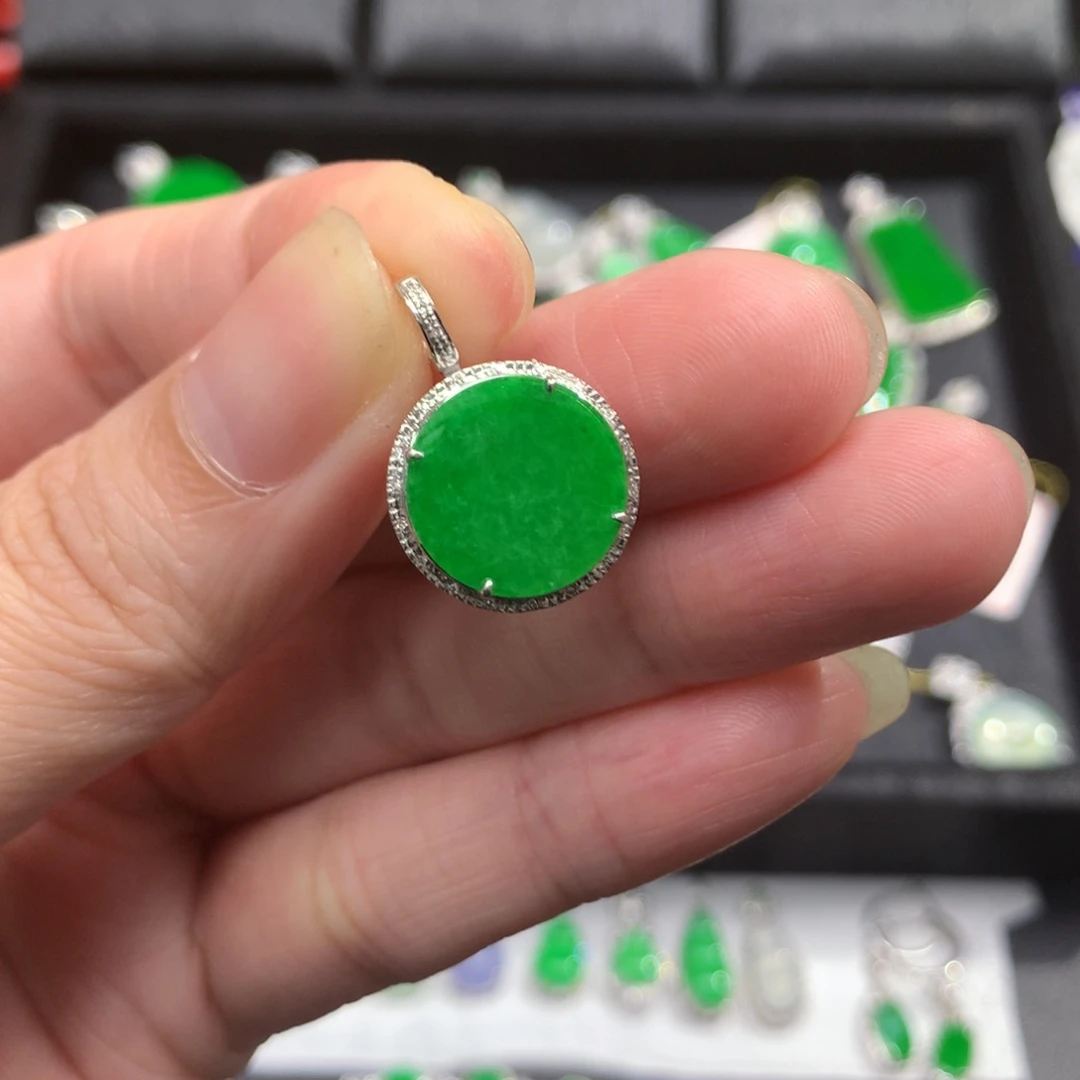 吊坠(不含链)18K金镶嵌翡翠裸石不厚