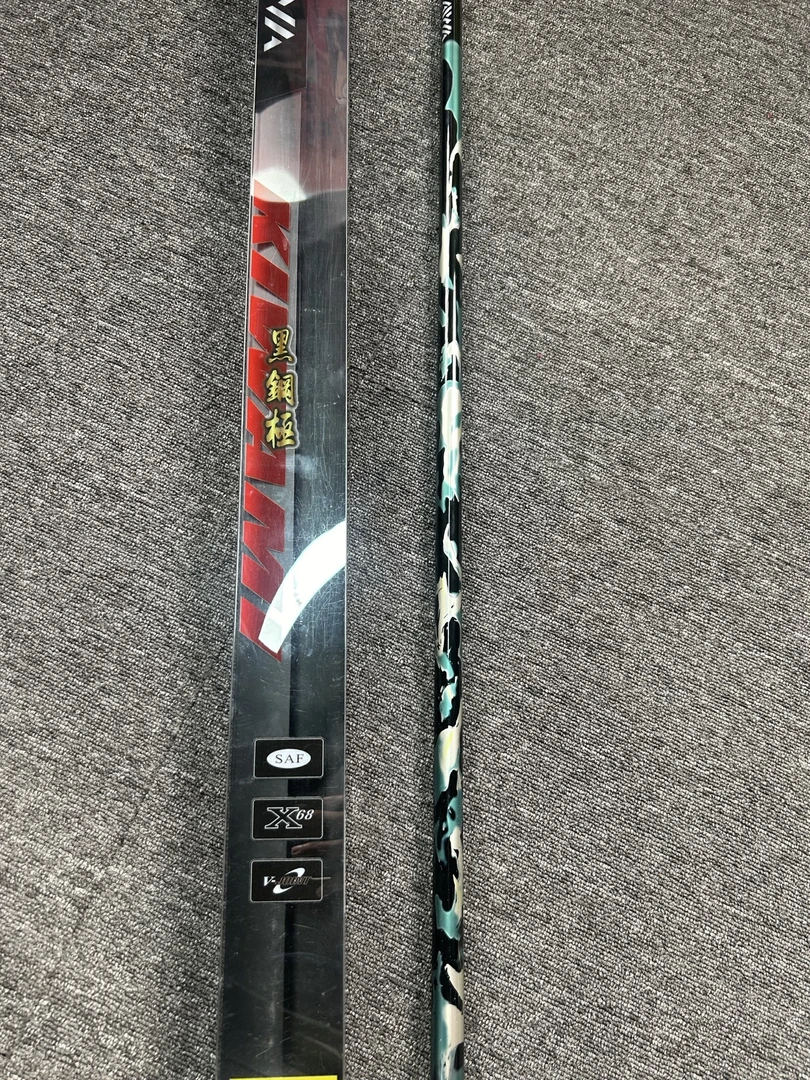 客家小妹赠送达瓦鱼竿黑钢极带盒发货（样品微瑕，尺寸随机）