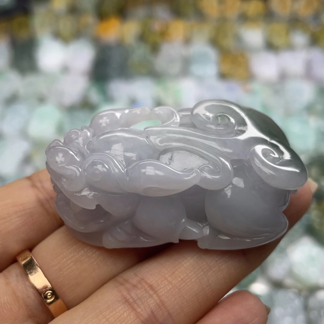 翡翠未镶嵌颈饰貔貅