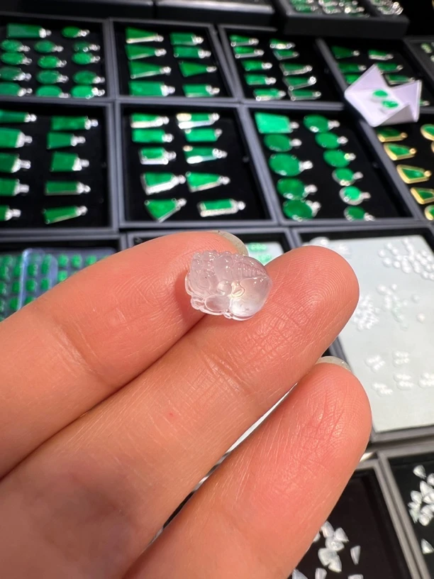 高冰貔恘 缅甸A货翡翠小滴溜 形态饱满 完美