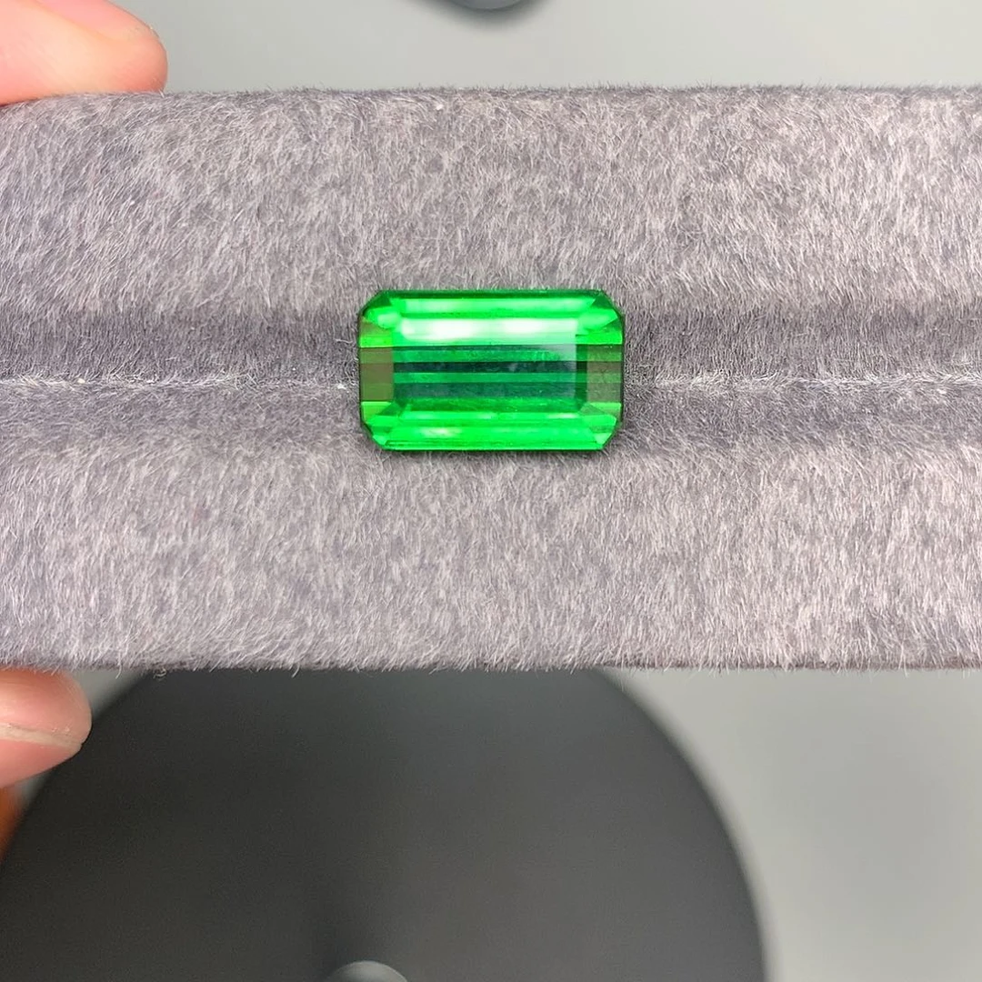 碧玺珠宝奇石未镶嵌电光绿碧玺9.45克拉未镶嵌