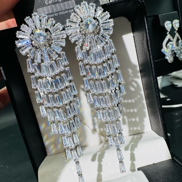 铜合金合成锆石耳饰 几何花朵长款流苏耳环轻奢小众百搭耳坠