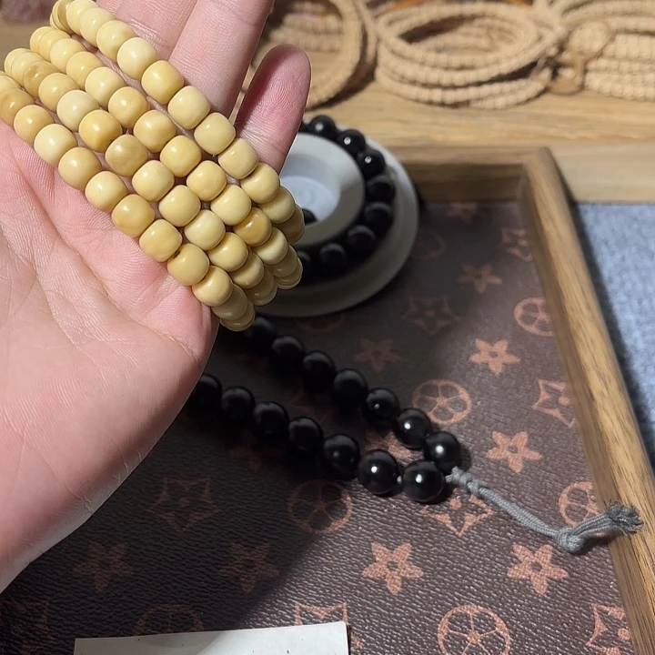 沙***o草珠菩提吊坠手持