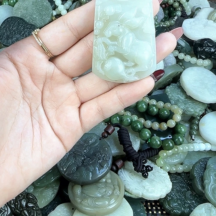 颈饰未镶嵌和田玉