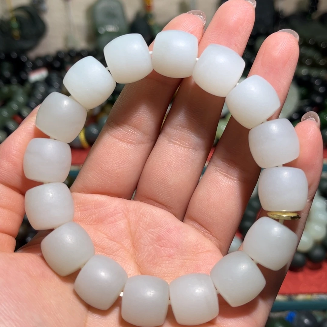 白***德和田玉未镶嵌手链