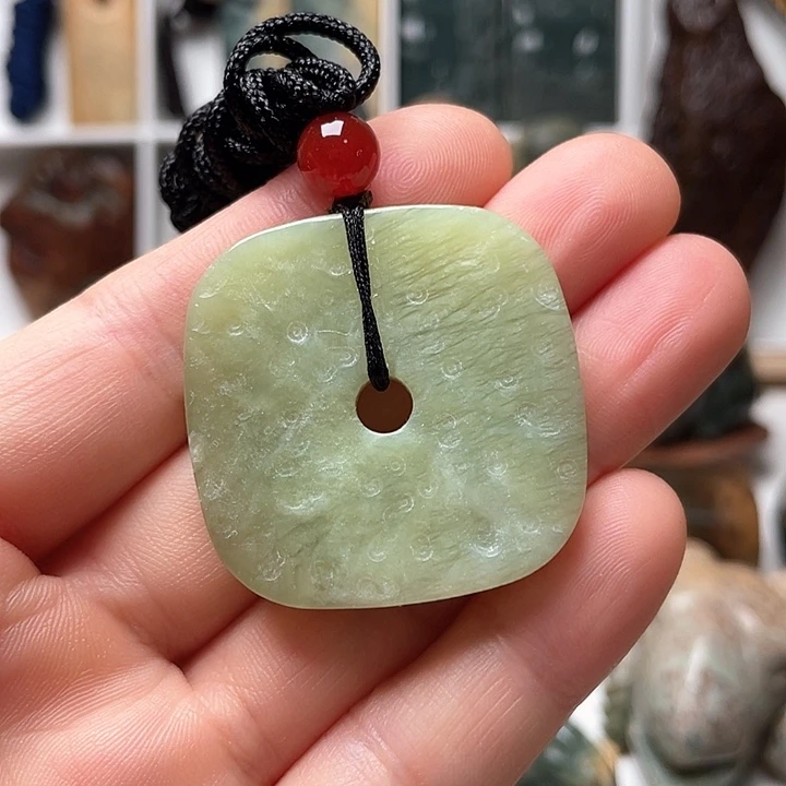 未镶嵌蛇纹石玉挂件