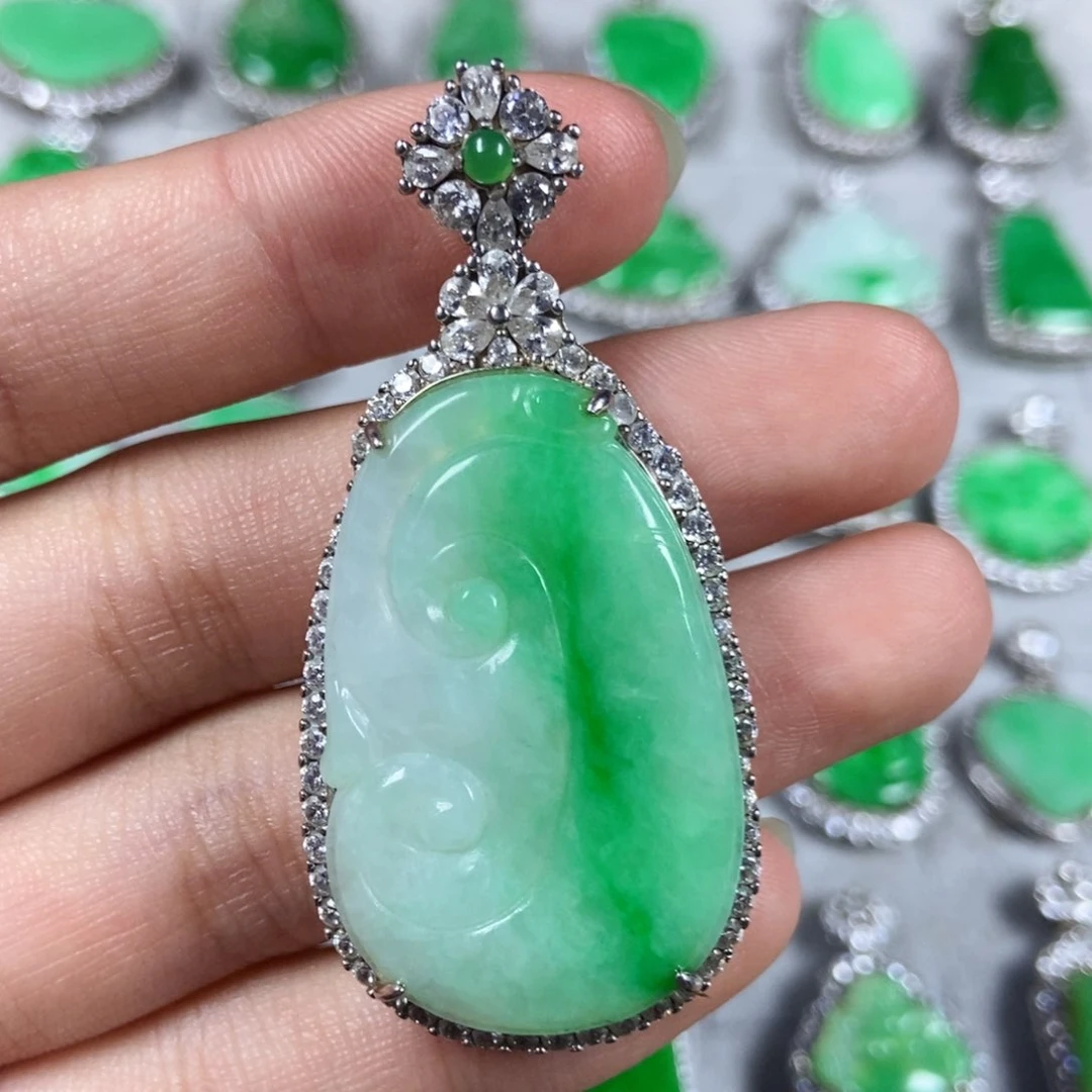 颈饰未镶嵌翡翠如意