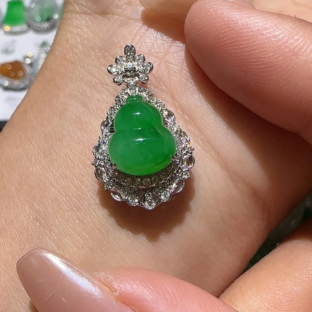 【闪购商品】颈饰18K金镶嵌翡翠天然