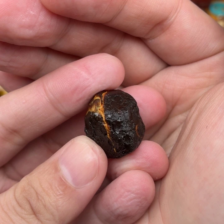 倪***定制琥珀未镶嵌蜜蜡