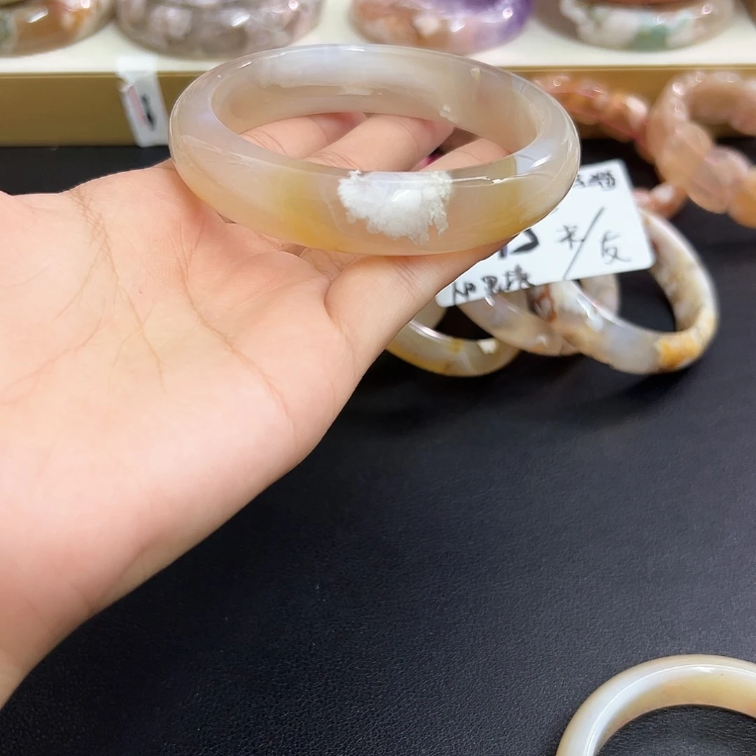 玛瑙/玉髓手镯未镶嵌64.65