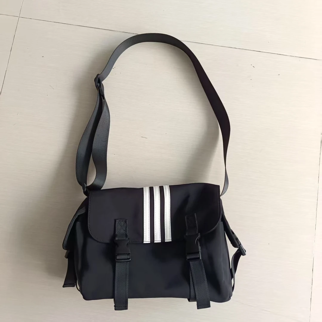 1931新款简约大容量斜跨单肩包