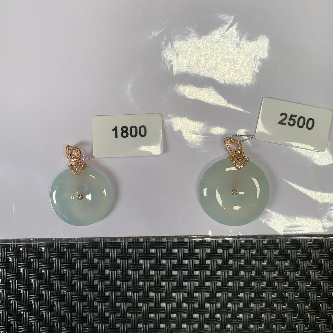 翡翠A货18K金镶嵌平安扣多样性发货，发一件233