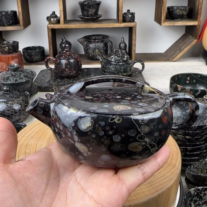 圆**梅花玉一片瓦壶微瑕疵