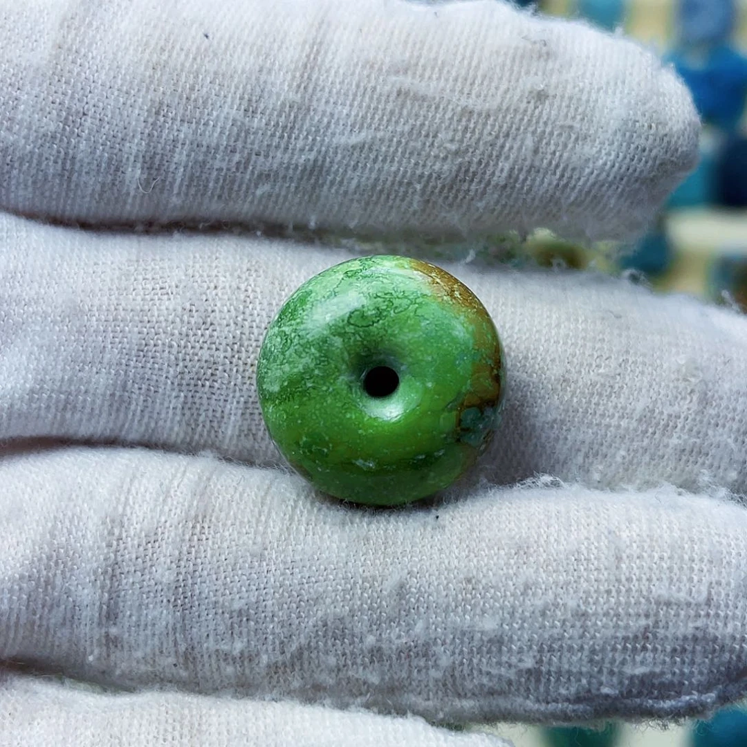 绿松石颈饰未镶嵌