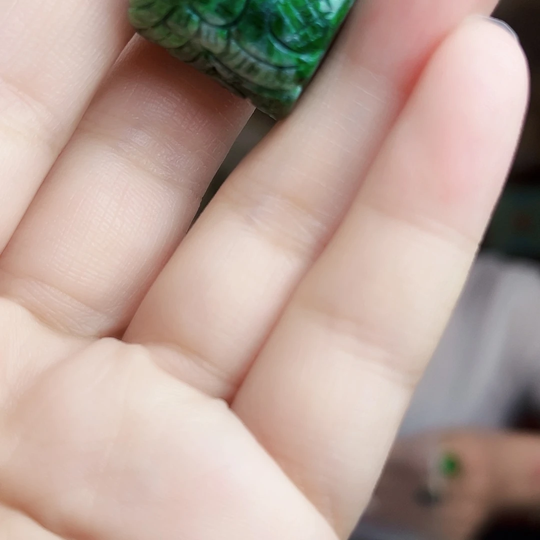 翡翠未镶嵌颈饰多样性