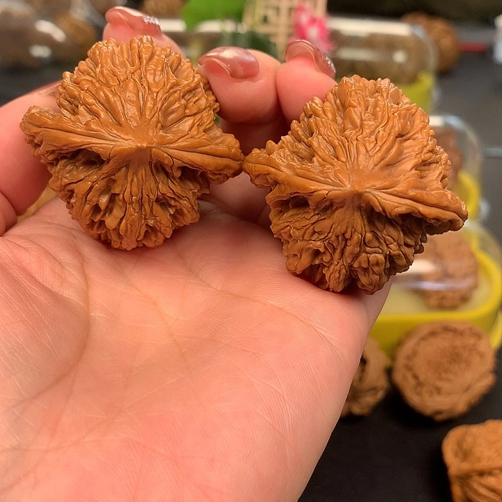 文玩核桃吊坠44虎头