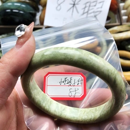 蛇纹石玉手镯未镶嵌小**甜