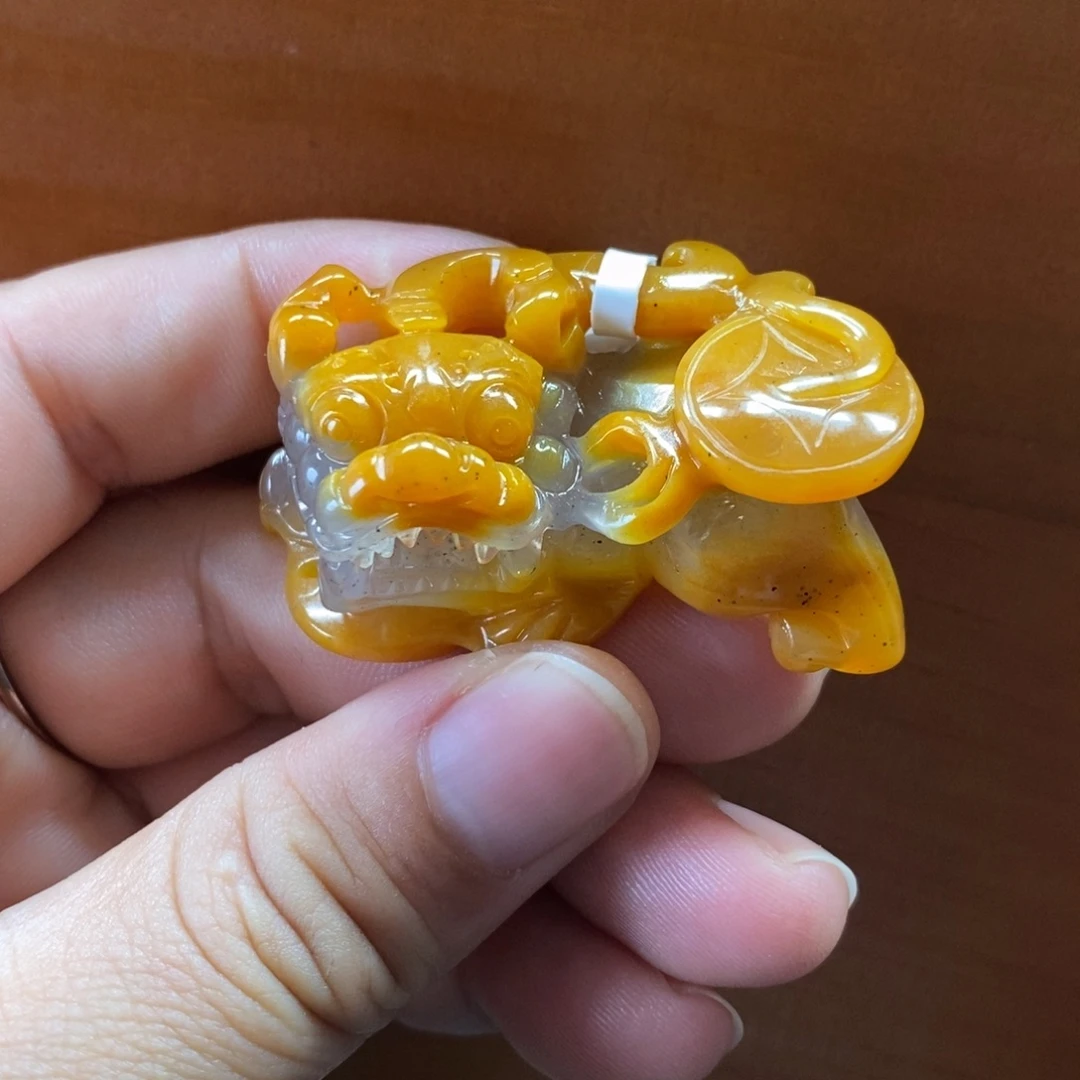 子***桐石英质玉（黄龙玉）未镶嵌颈饰
