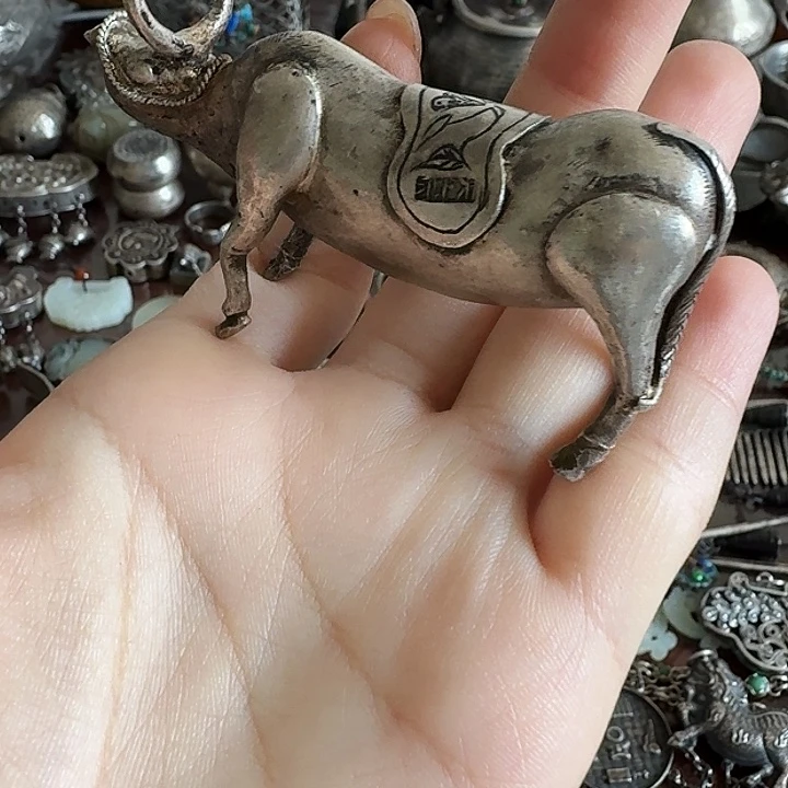瑜***行非金属无合金足银牛摆件