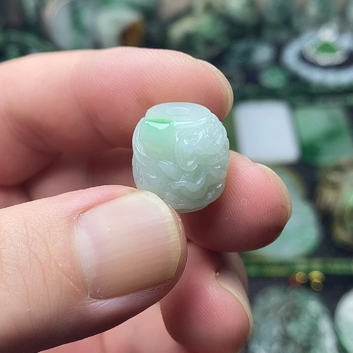 翡翠未镶嵌颈饰缅甸天然翡翠龙珠