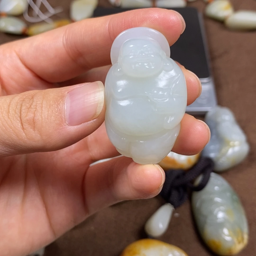 Ծ***)和田玉未镶嵌挂件