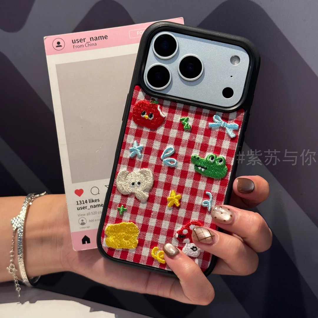 ins风刺绣红格纹蘑菇鳄鱼大象适用iPhone17promax手机壳苹果保护
