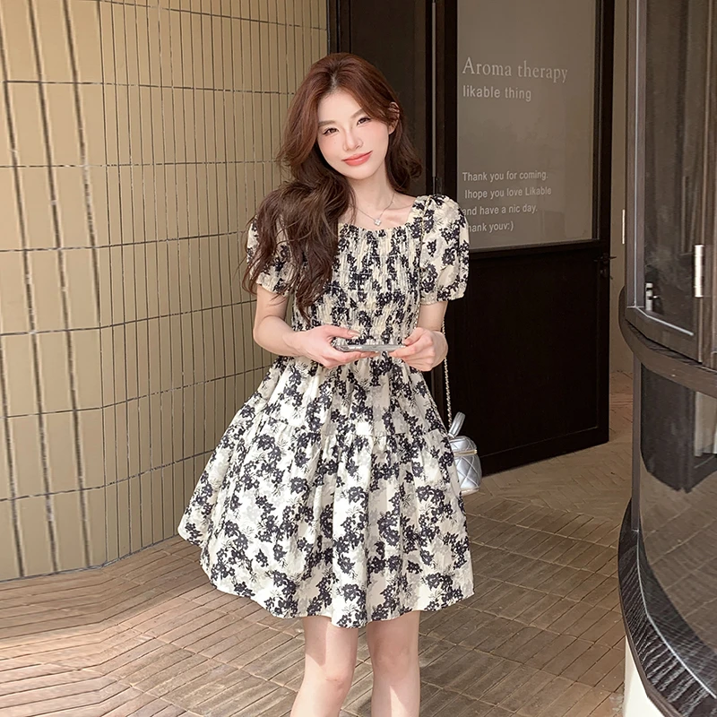 碎花连衣裙女夏法式小个子甜美减龄泡泡袖褶皱显瘦绝美a字小裙子