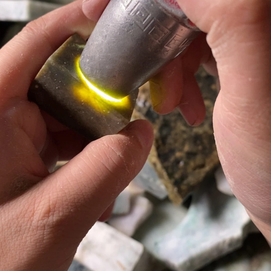 颈饰未镶嵌翡翠天然翡翠