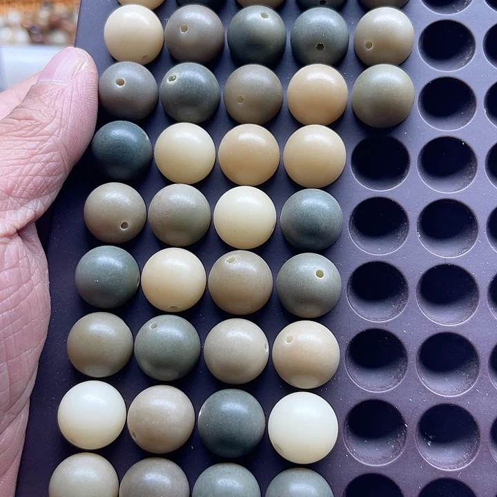 白玉菩提吊坠瑕疵14青提圆珠43颗