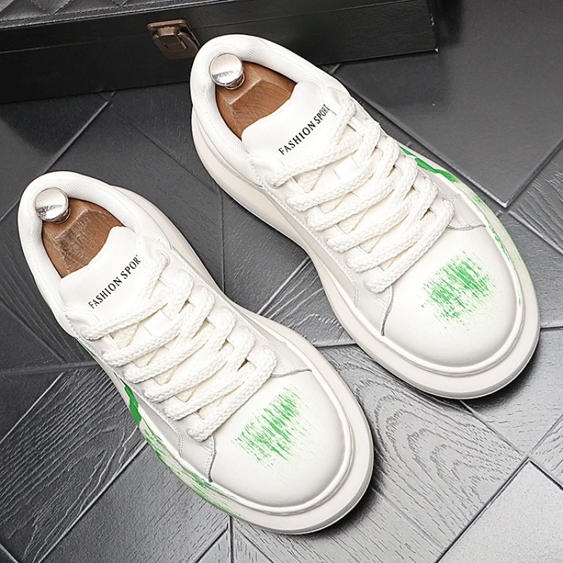 男鞋2025新款百搭面包鞋秋季透气厚底板鞋小众运动潮流品质小白鞋