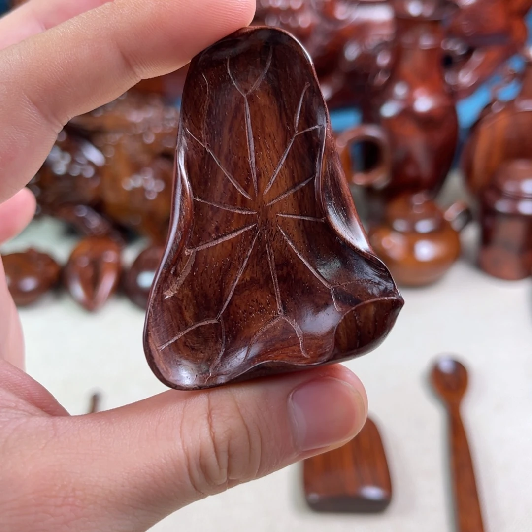 黄花梨/降香黄檀把件荷叶