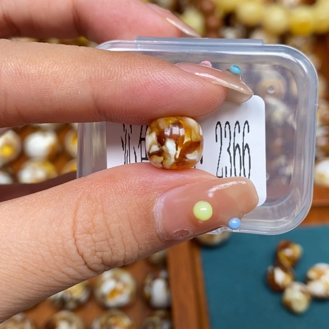 沁色蜜蜡未镶嵌2366