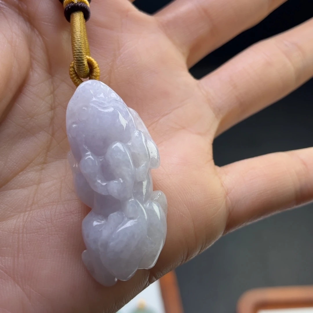 翡翠未镶嵌颈饰貔貅