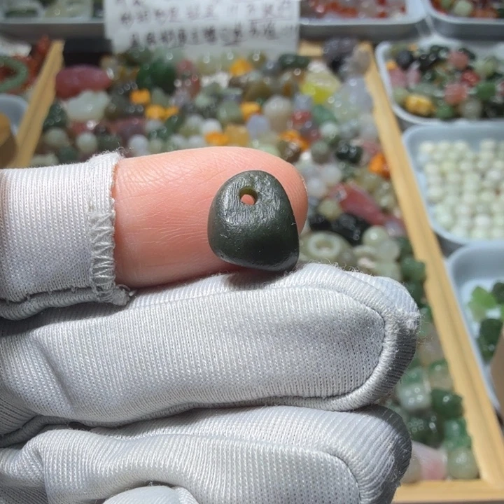 和田玉未镶嵌珠宝半成品