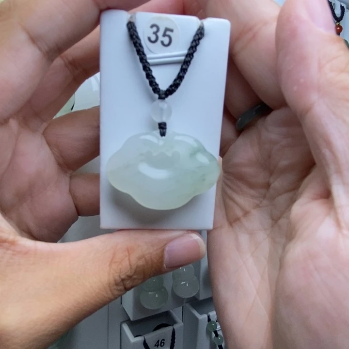 蓉***)颈饰未镶嵌石英质玉