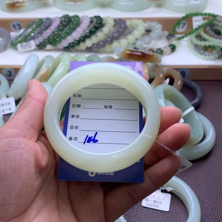 和田玉未镶嵌手镯