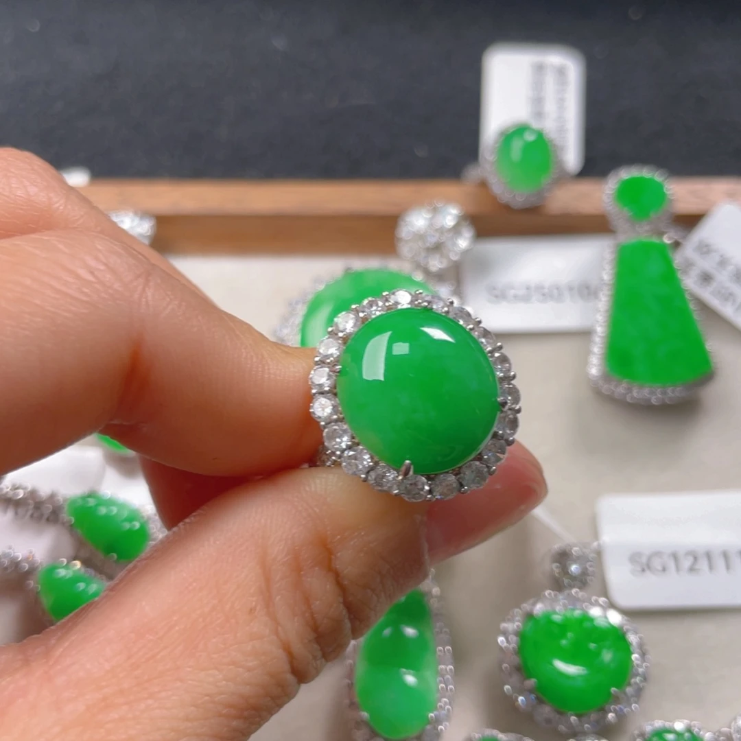 翡翠颈饰银S925镶嵌翡翠