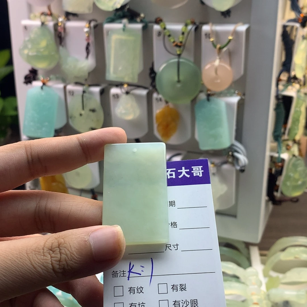 【闪购商品】蛇纹石玉颈饰未镶嵌