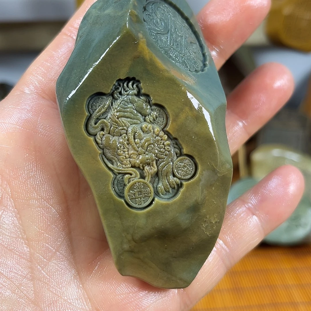 新疆戈壁石原石雕刻